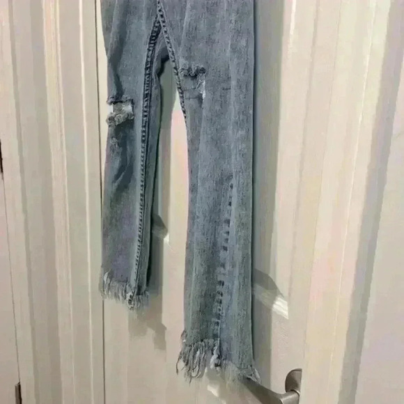 Umgee Frayed Hem Ripped Knee Jeans Distressed Crop Length Size 7 - Picture 4 of 14